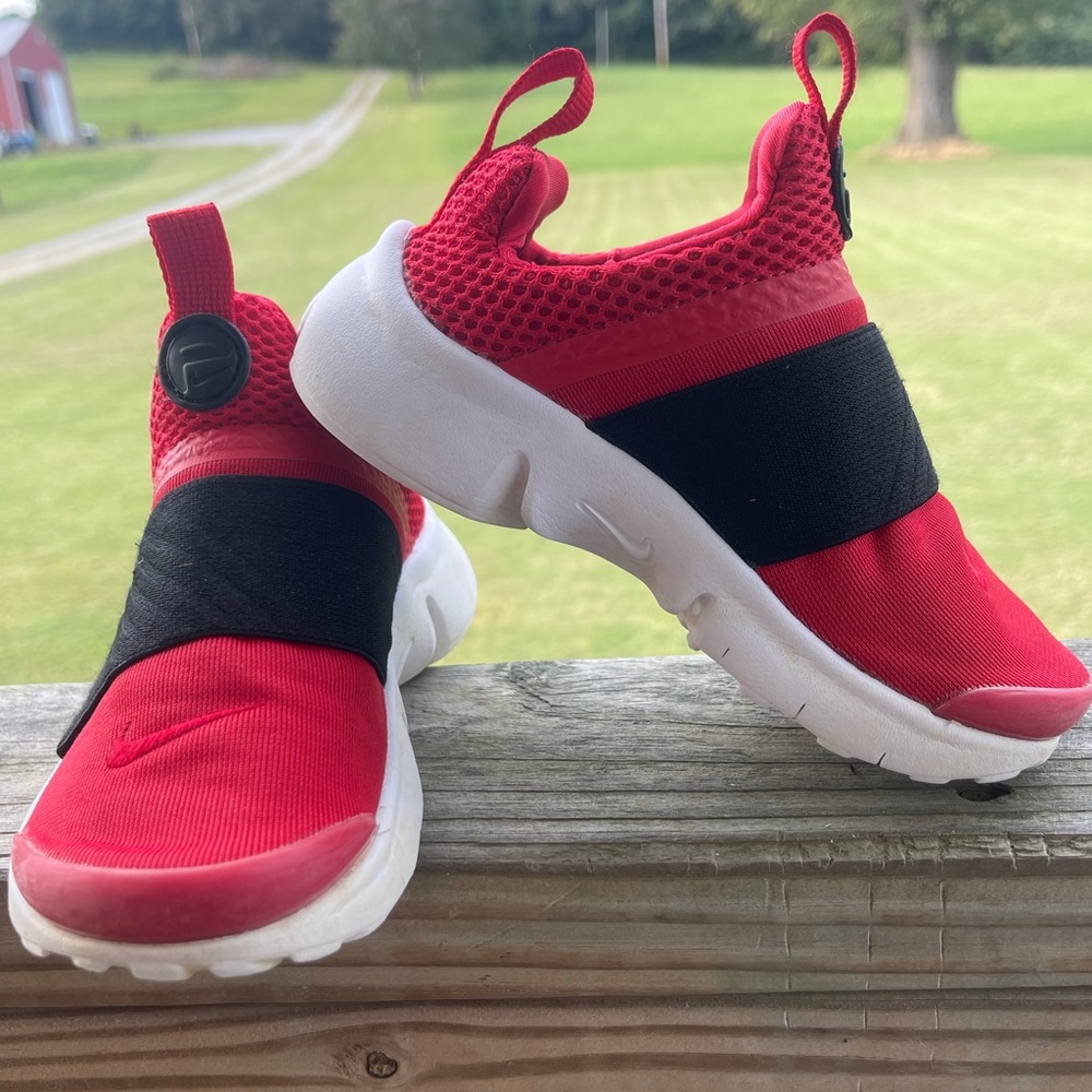 Nike toddler boy size 10. Red, black, white